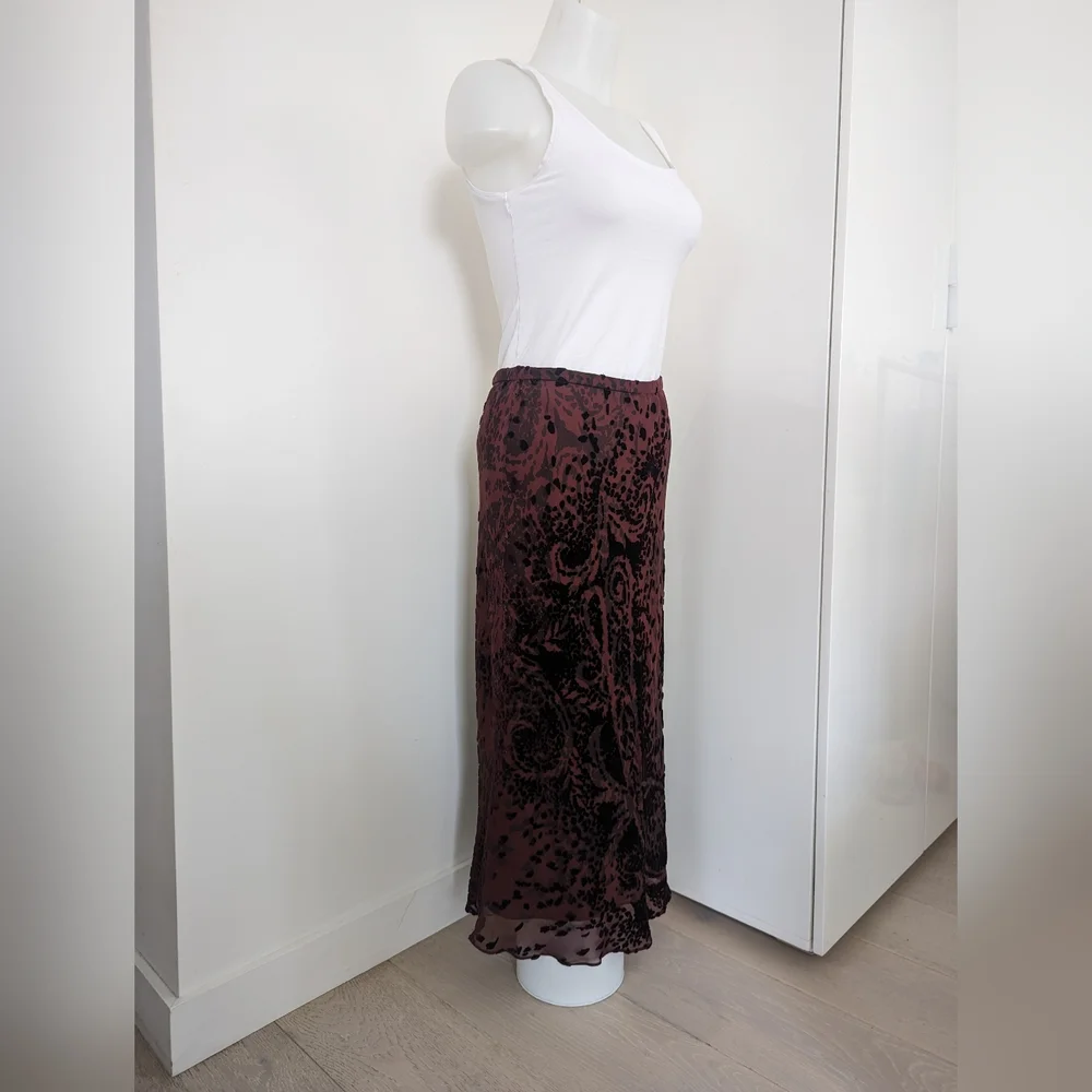 Vintage '90s Abstract Maroon/Burgundy Burn Out Velvet Skirt; Size S - Picture 3 of 9
